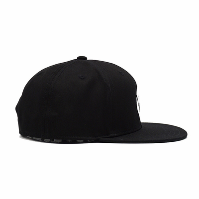 Unisex Flat Brim Snapback Cap Embossed Pattern Plastic Buckle ODM