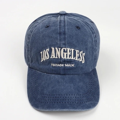 Discounted 6 Panel Baseball Cap With Flat Embroidery Curved Visor