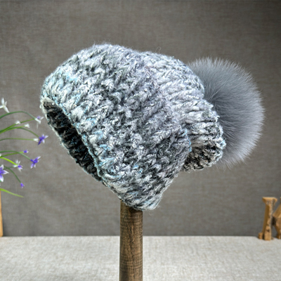 2024 New Hat Women Cashmere Knitted Hat Autumn/Winter Fox Fur Pompom Hat Curled Edge Colored Protection Ear Cap
