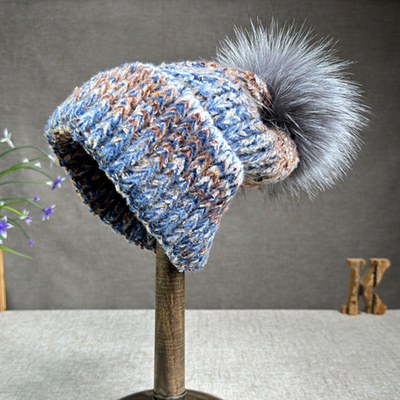 2024 New Hat Women Cashmere Knitted Hat Autumn/Winter Fox Fur Pompom Hat Curled Edge Colored Protection Ear Cap